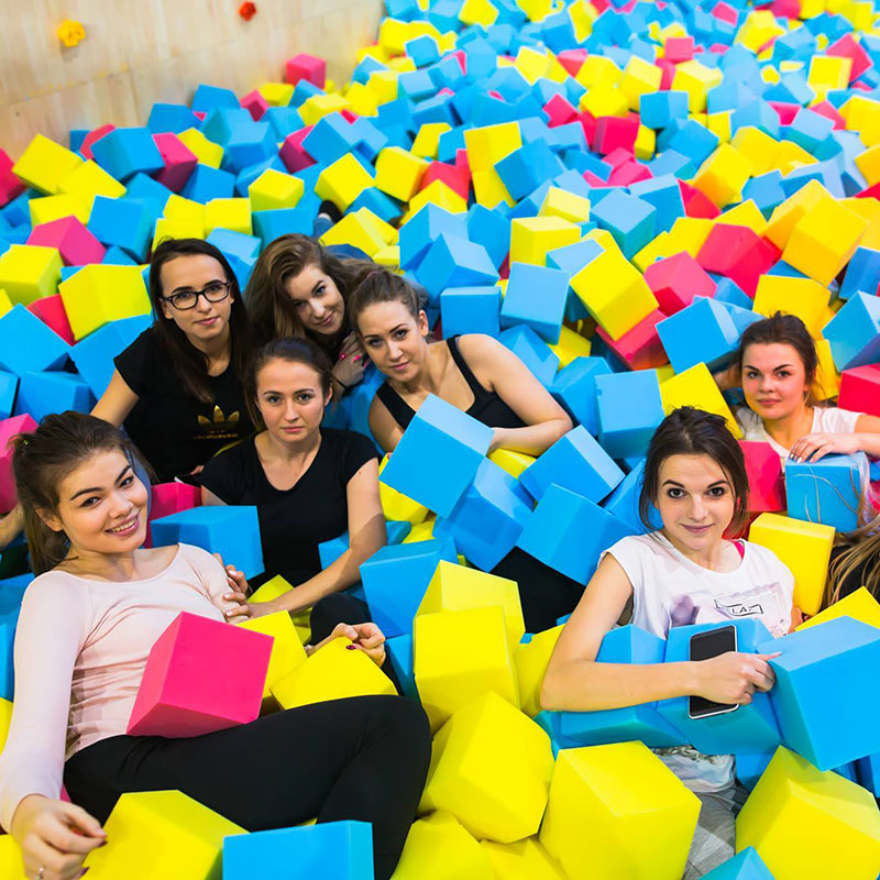 Parque infantil cubierto de trampolines en Polonia