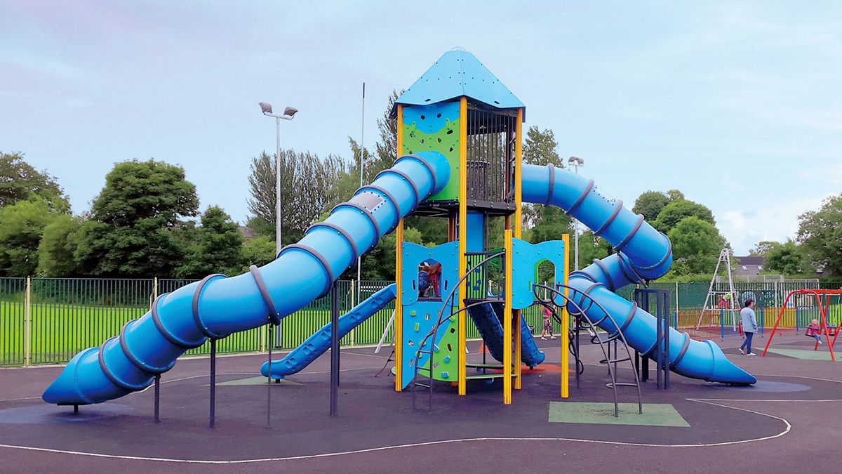 ¿Cómo encontrar una fábrica profesional de equipos para parques infantiles al aire libre?