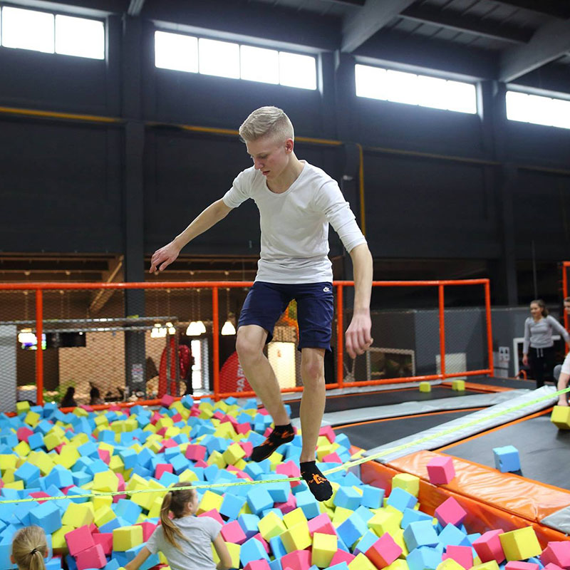 Parque infantil cubierto de trampolines en Polonia