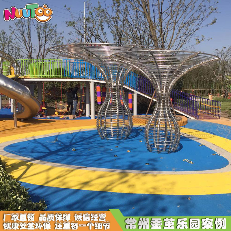 Equipo de entretenimiento no estándar a gran escala para exteriores Parque infantil tobogán combinado personalizado Instalación de entretenimiento de madera y acero inoxidable para jardín al aire libre LT-JG002