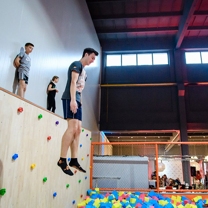 Parque infantil cubierto de trampolines en Polonia