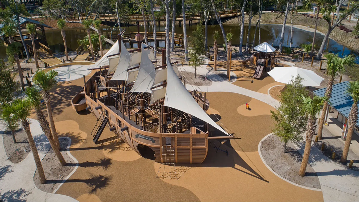 parque infantil de madera con barco pirata (2)