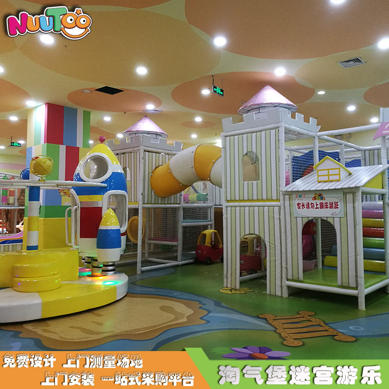 Parque interior del castillo travieso para niños Equipo de juego combinado con laberinto de castillo
