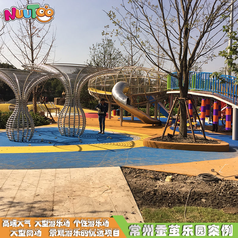 Equipo de entretenimiento no estándar a gran escala para exteriores Parque infantil tobogán combinado personalizado Instalación de entretenimiento de madera y acero inoxidable para jardín al aire libre LT-JG002