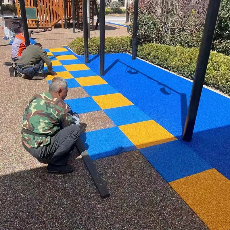 Proveedor de superficies de seguridad para parques infantiles de EPDM vertidas in situ