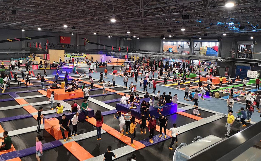 Parque de trampolines + trampolín interior grande